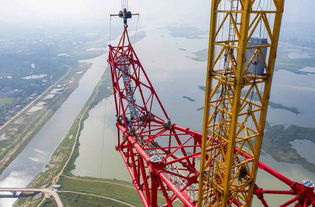 安徽淮河畔274.9米高輸電鋼管塔成功封頂，電力工程新里程碑